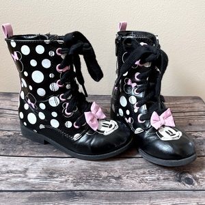 Girls Minnie Mouse boots!